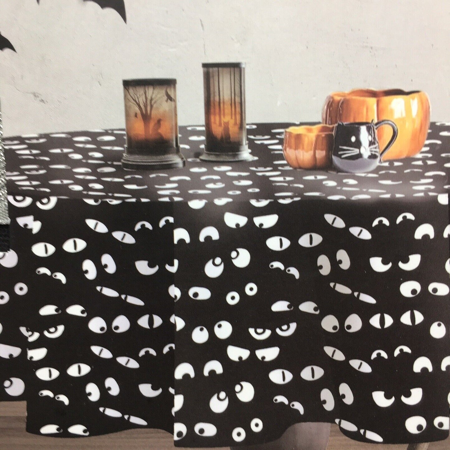 Envogue Lunaville Glow-in-the-Dark Eyeballs Tablecloth
