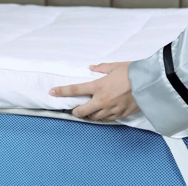 Soft White King Size Quilted Mattress Topper With Elastic Corners